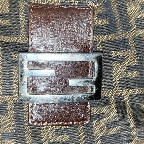Vintage Fendi Bag 😍 - Picture 6 of 15